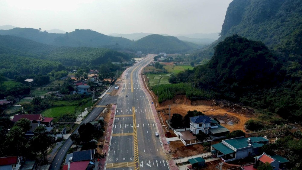 Vì nằm gần các trục đường chính